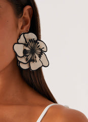 Toria Flower Earrings - Ivory