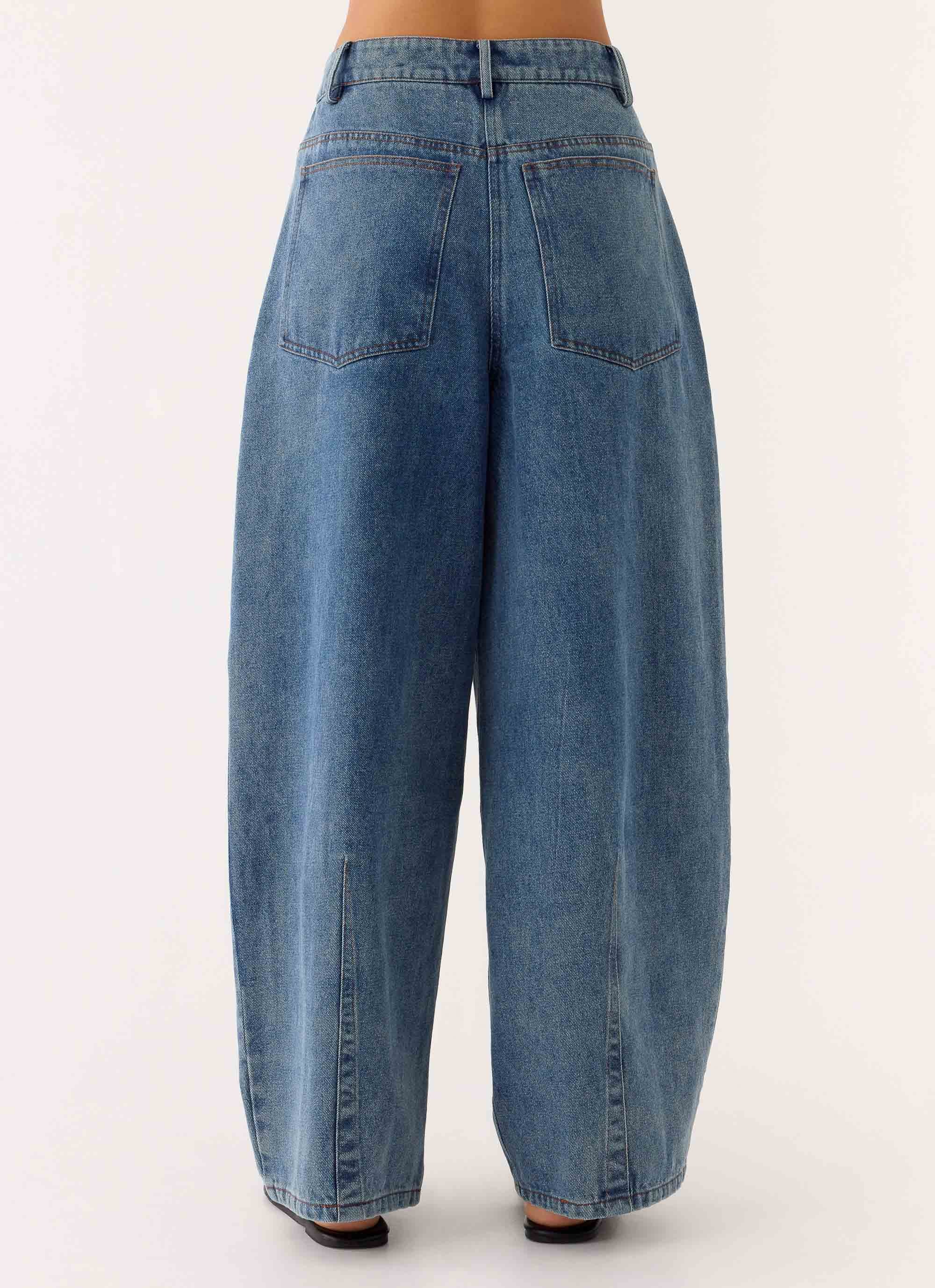 Zayn Pleated Denim Jeans - Light Wash Blue